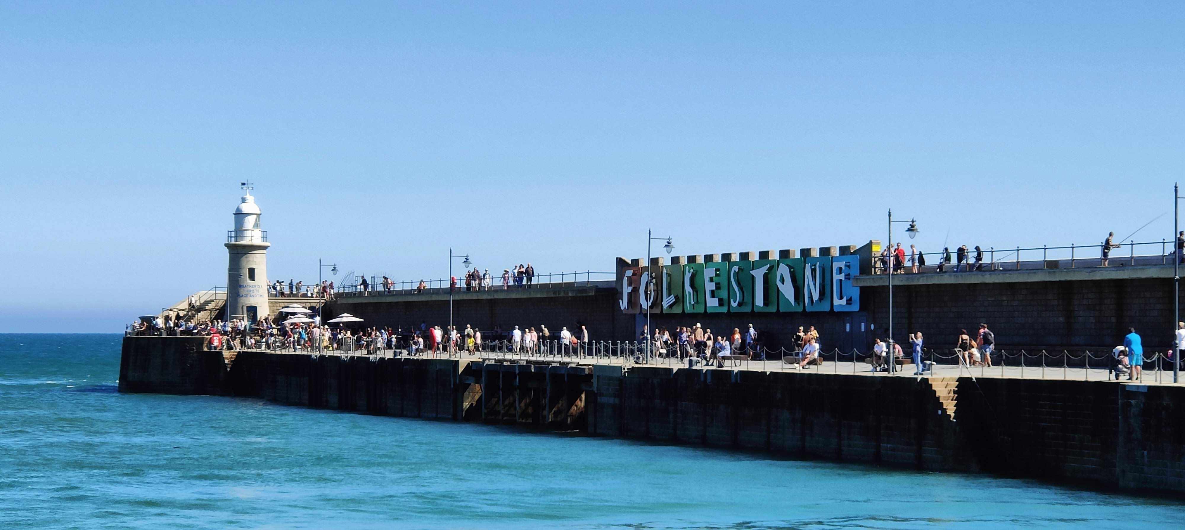 Picture of the full Harbour Arm with turrists